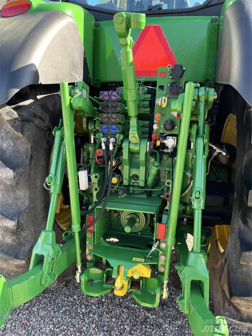 John Deere 8370R トラクター
