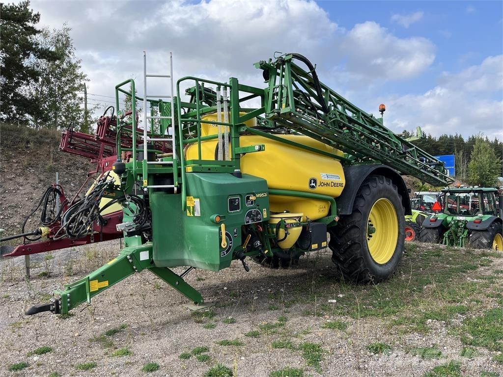 John Deere M952 牽引型スプレイヤー