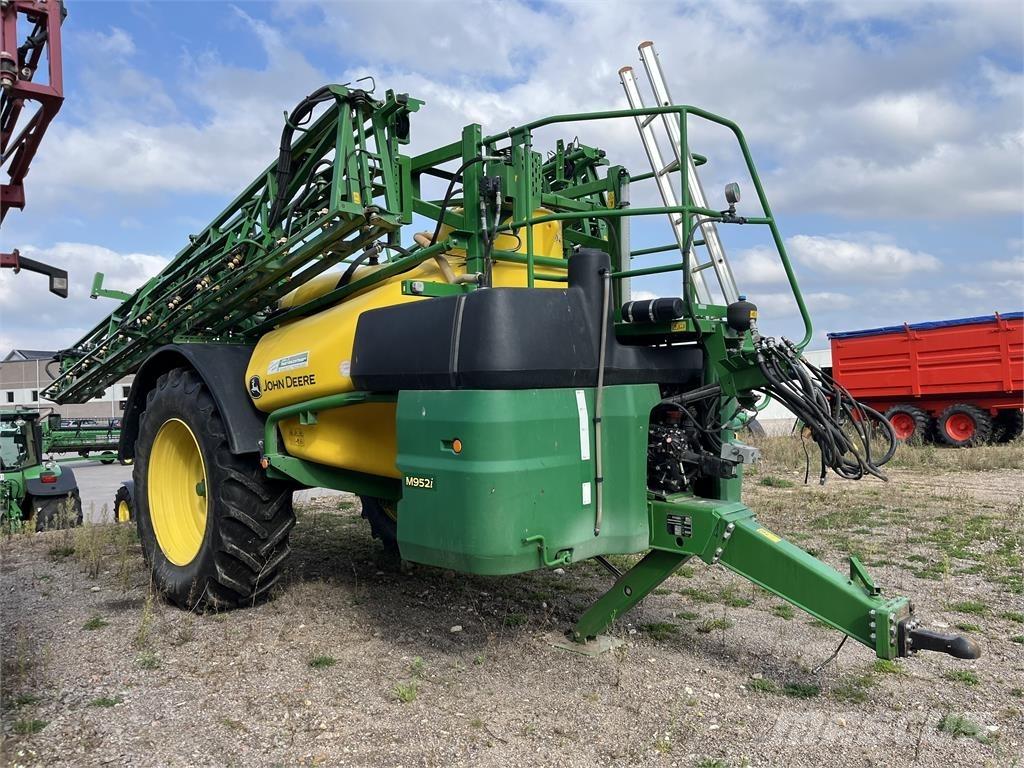 John Deere M952 牽引型スプレイヤー