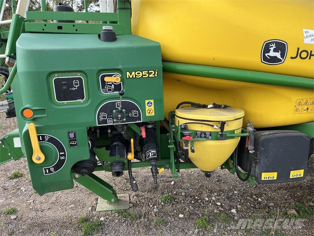 John Deere M952 牽引型スプレイヤー