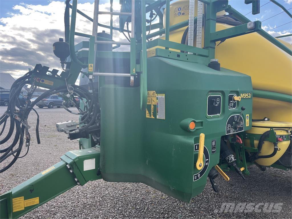 John Deere M952 牽引型スプレイヤー
