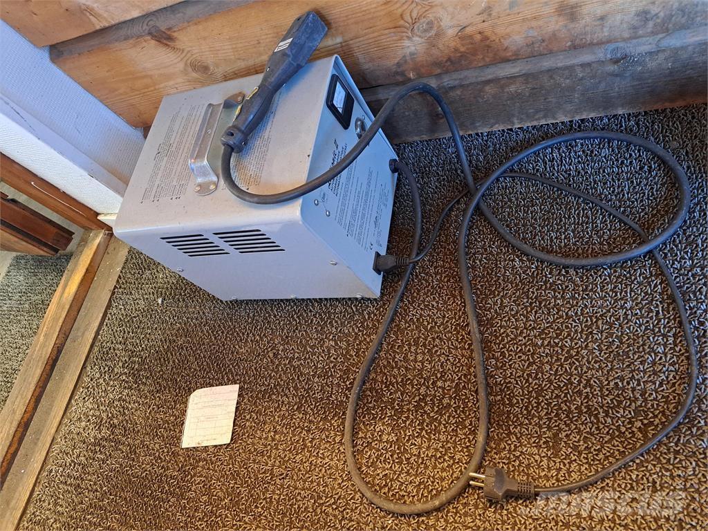 John Deere TE Gator 乗用・自走モア/芝刈り機