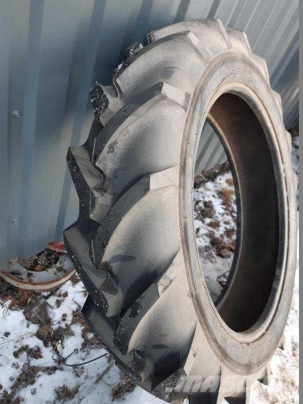  TRAKTORDÄCK 8,3-24 6PLY タイヤ、ホイル、リム