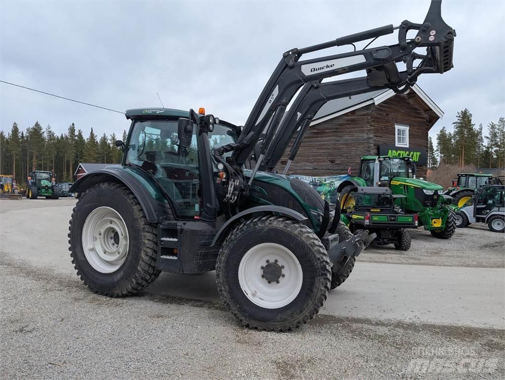Valtra N154E Twintrac トラクター