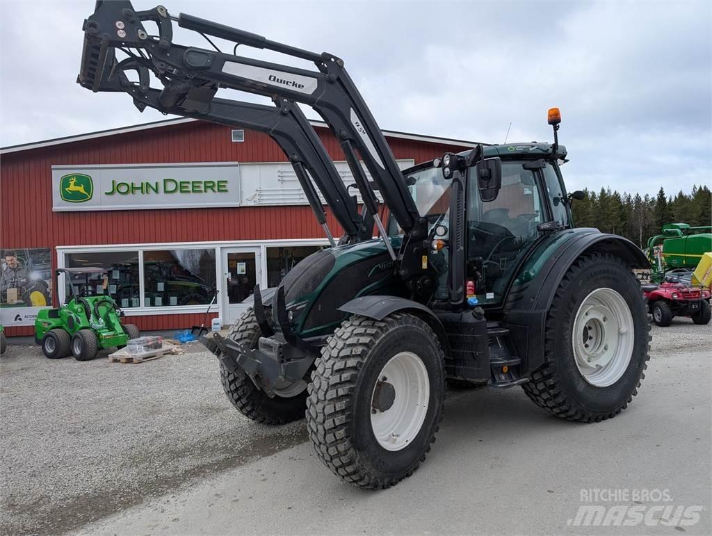 Valtra N154E Twintrac トラクター