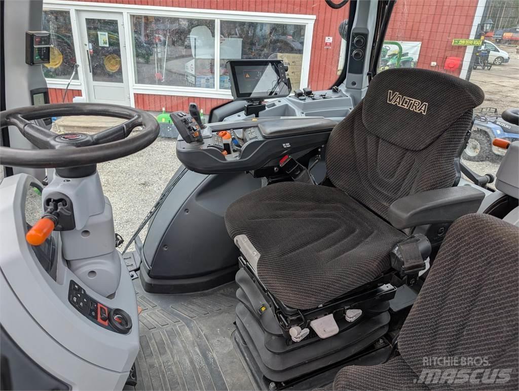 Valtra N154E Twintrac トラクター