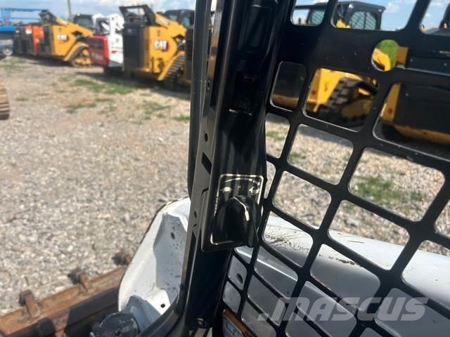 Bobcat T590 スキッドステアローダー