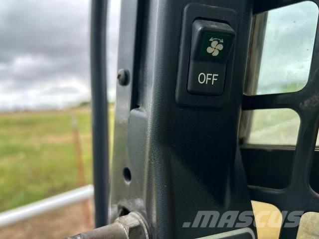 Bobcat T770 スキッドステアローダー