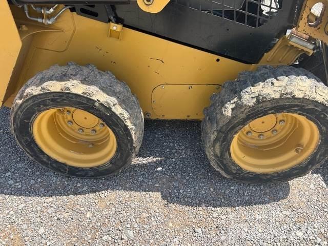 CAT 232D タイヤ、ホイル、リム