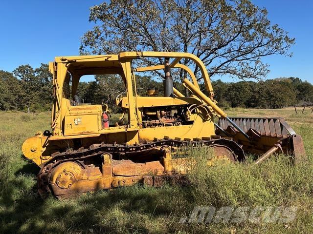 CAT D6D ブルドーザー