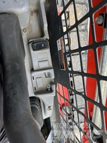 Kubota SVL65 スキッドステアローダー