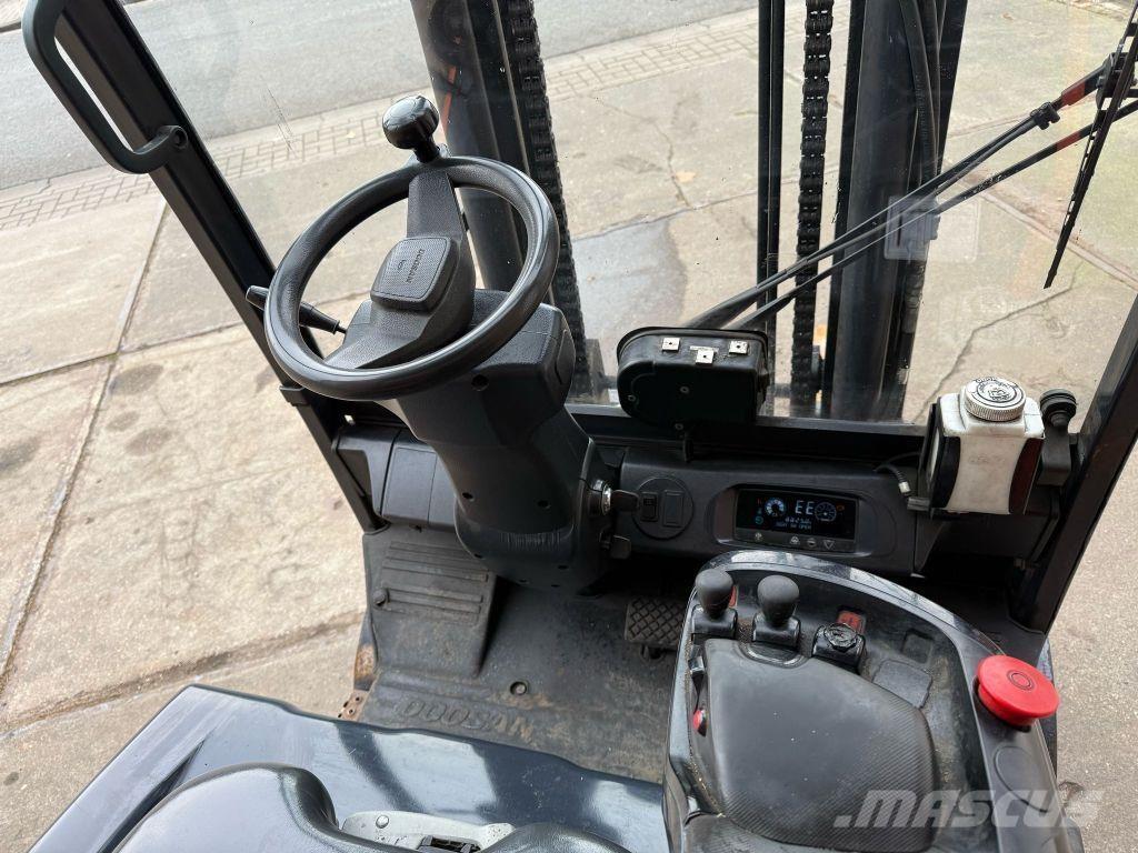 Doosan B35X-7 バッテリーフォークリフト