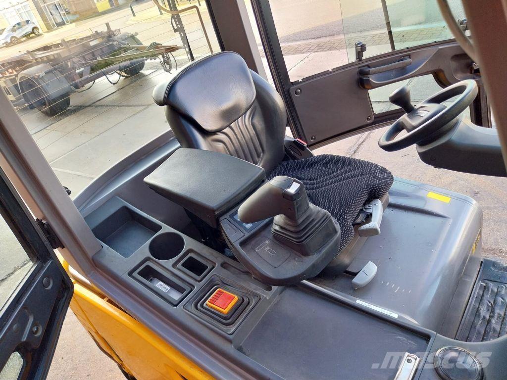 Jungheinrich EFG 320 バッテリーフォークリフト