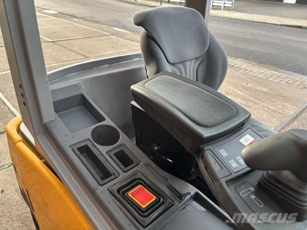 Jungheinrich EFG 320 バッテリーフォークリフト