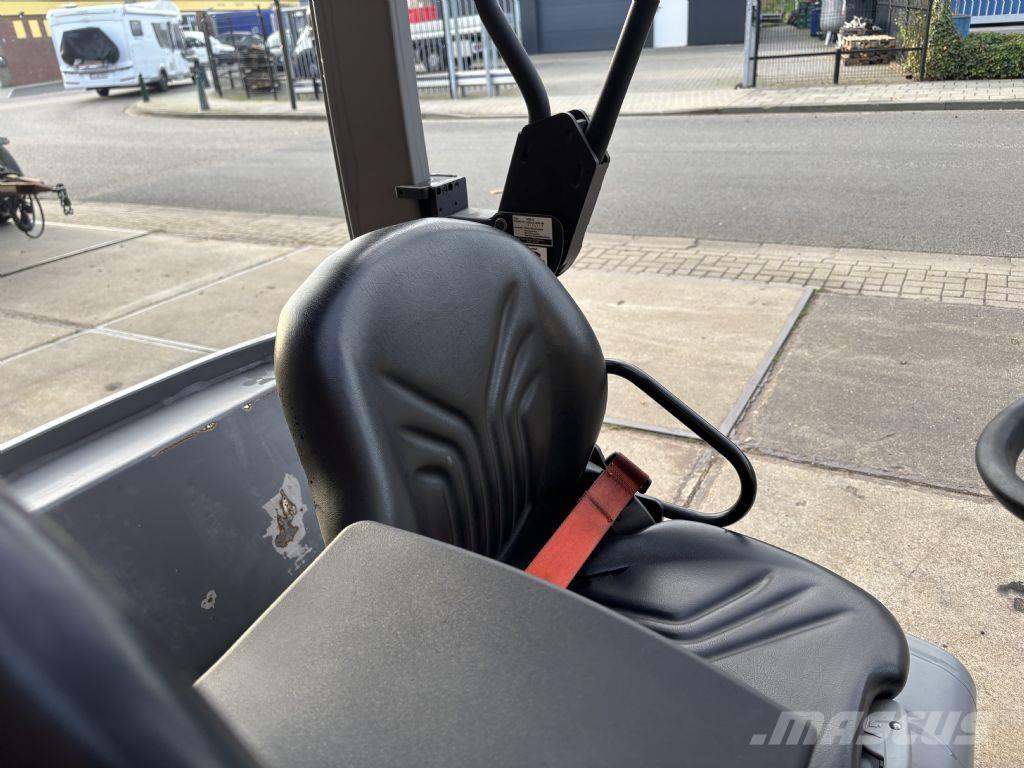 Jungheinrich EFG320 バッテリーフォークリフト