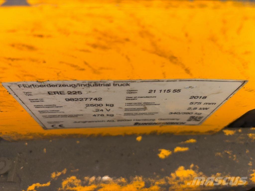 Jungheinrich ERE 225 自走式スタッカー