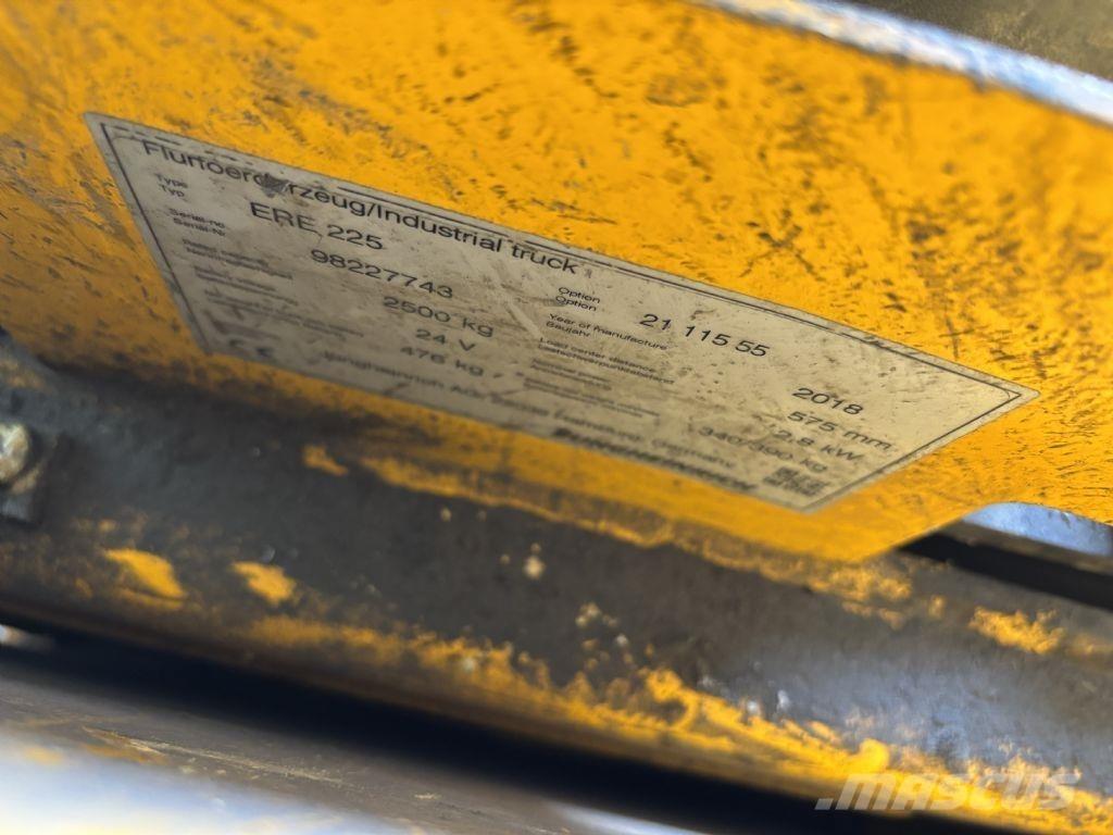 Jungheinrich ERE 225 自走式スタッカー