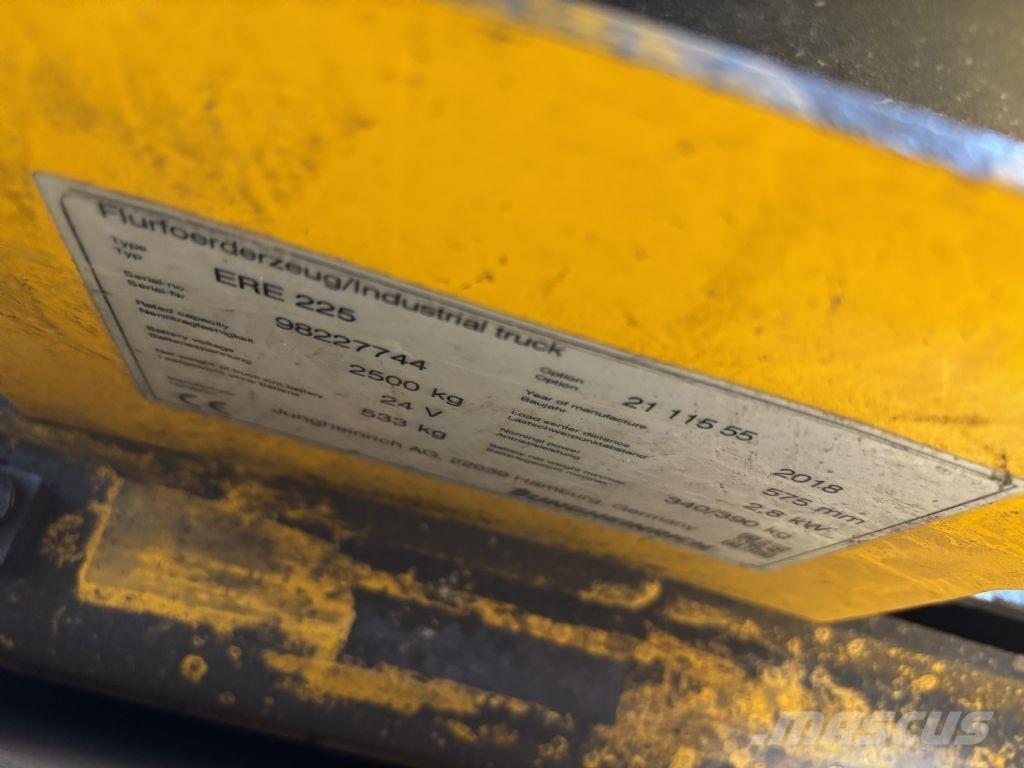 Jungheinrich ERE225 自走式スタッカー