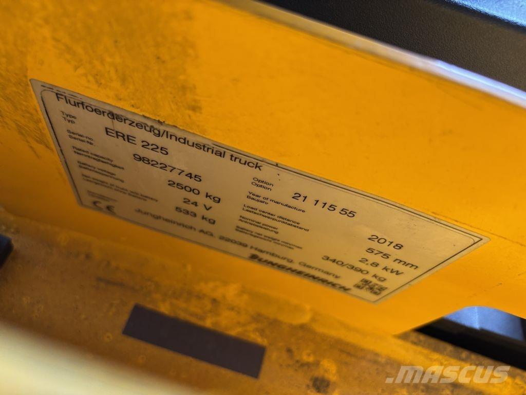 Jungheinrich ERE225 自走式スタッカー