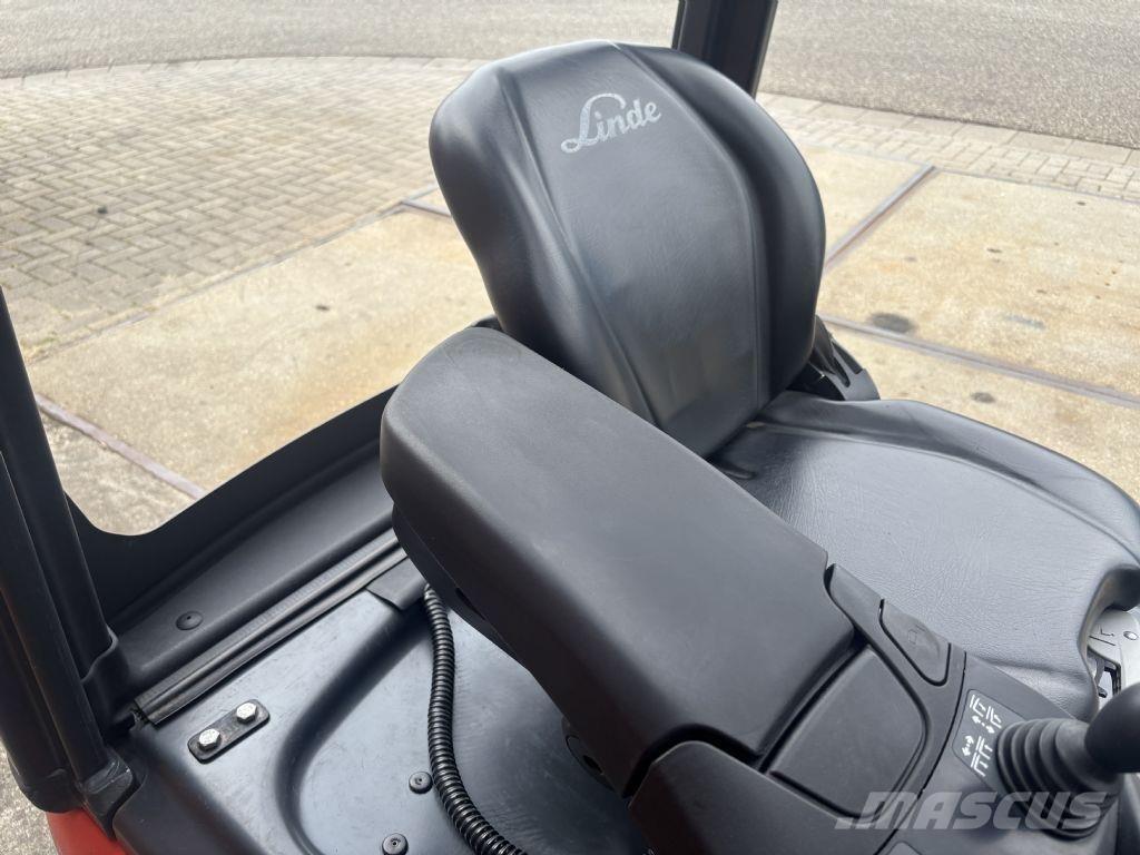 Linde E15-02 バッテリーフォークリフト