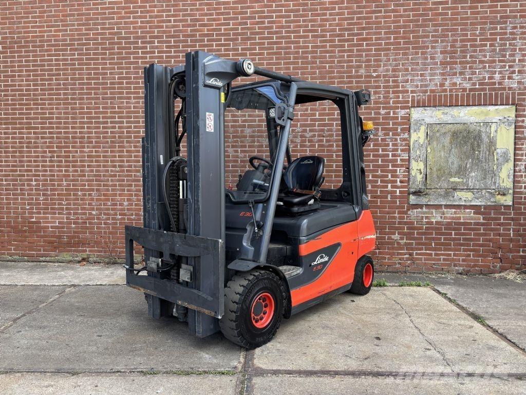 Linde E30-01 バッテリーフォークリフト
