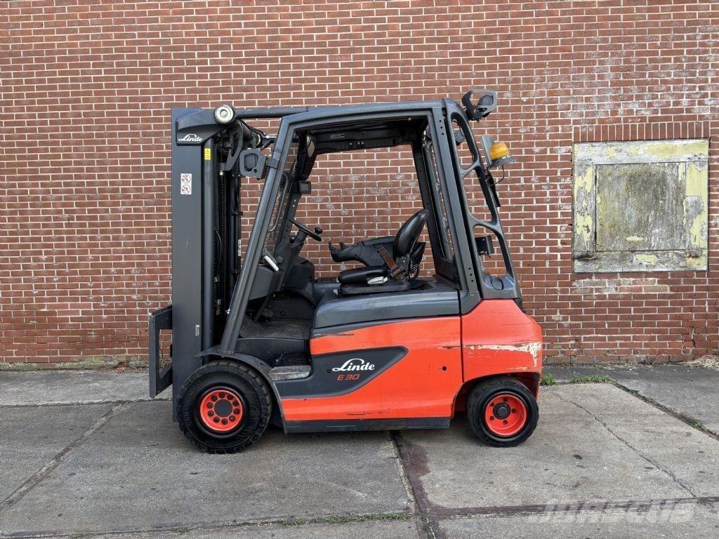 Linde E30-01 バッテリーフォークリフト