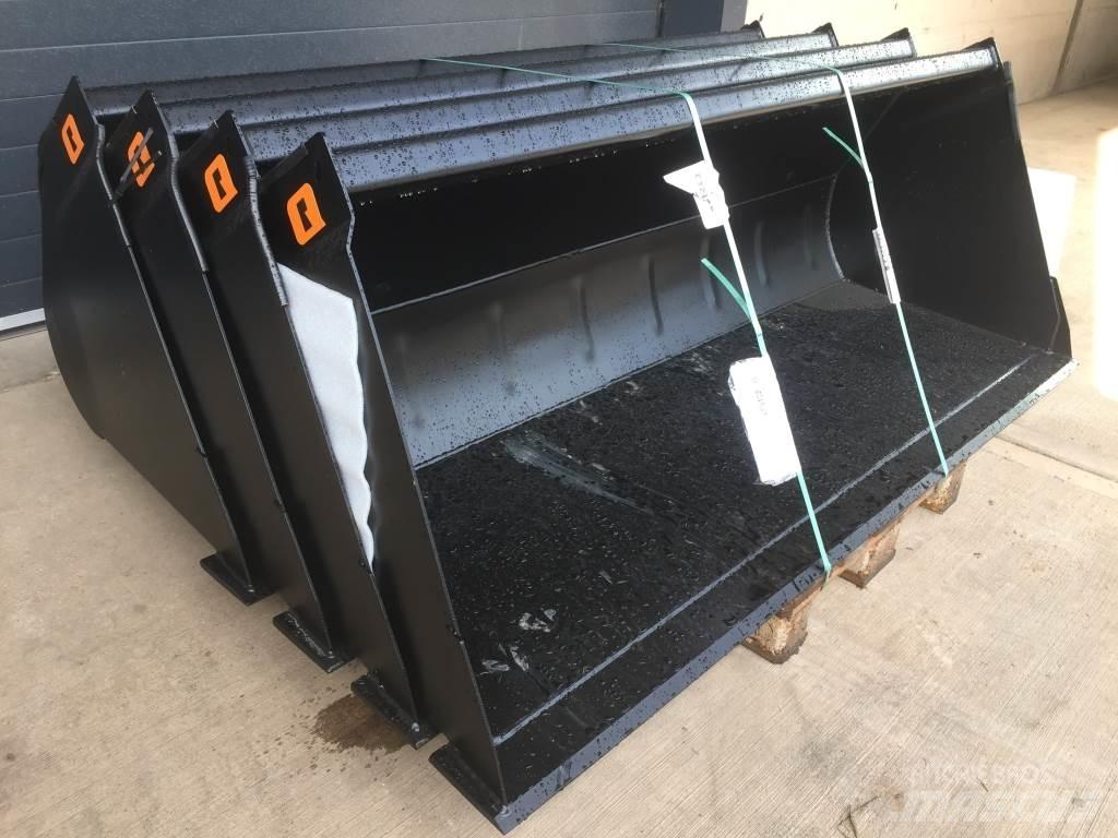 Quicke 8210 III その他トラクターアクセサリー・アタッチメント