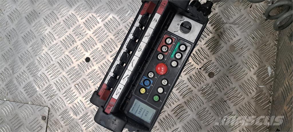 Hinowa 17.75 3S 小型自走式ブームリフト