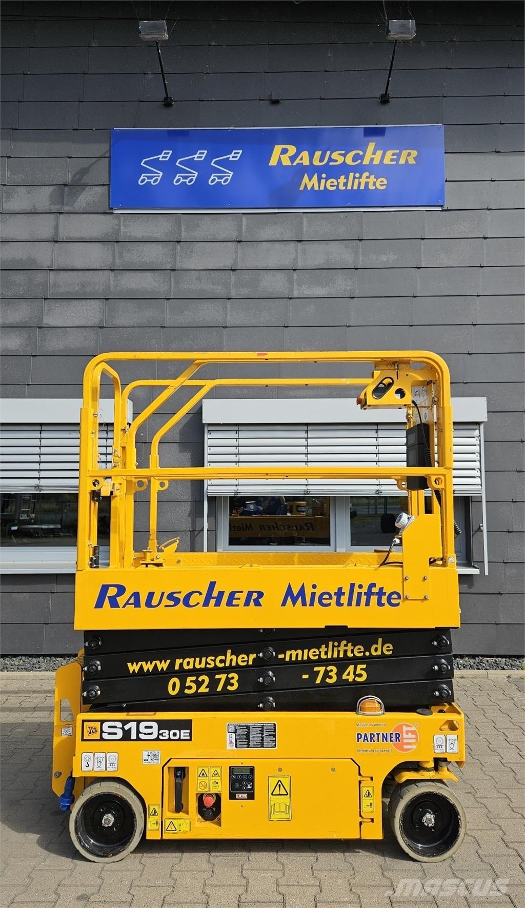 JCB S1930E 高所作業台付トレーラー