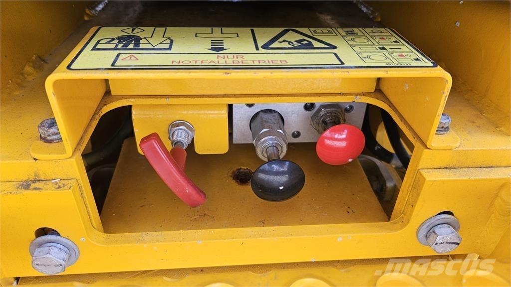 JCB S1930E 高所作業台付トレーラー