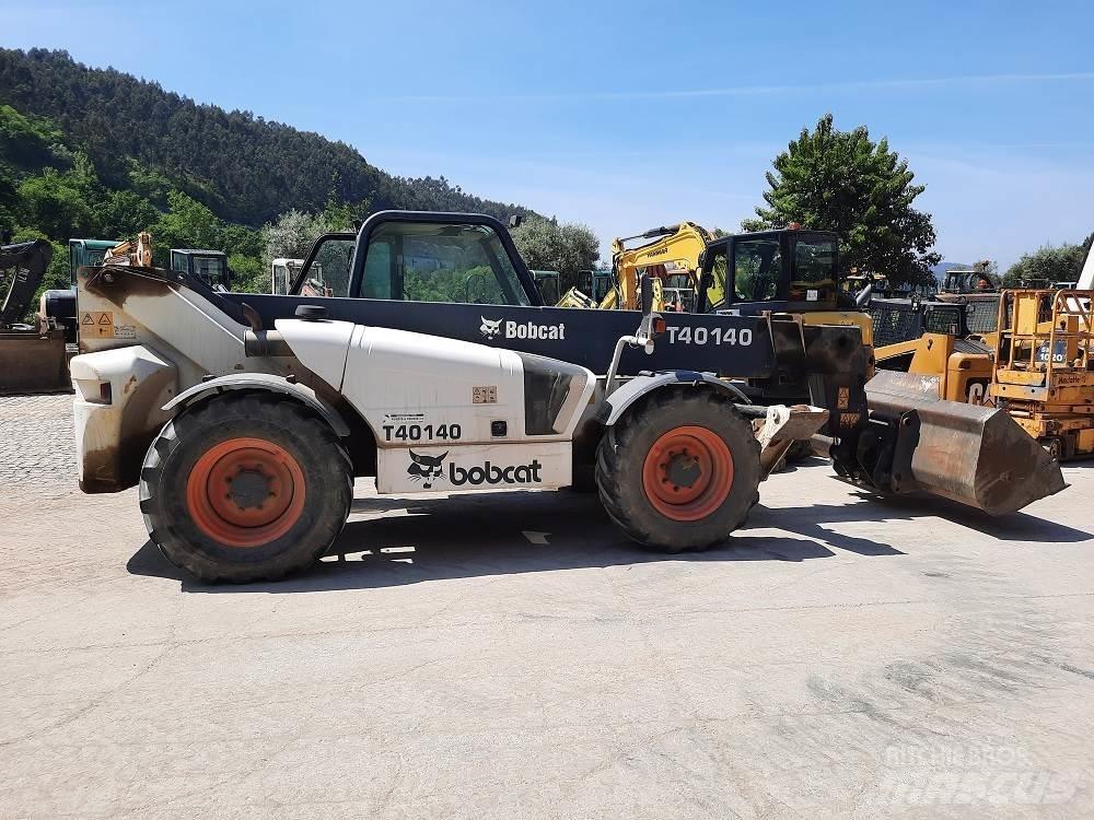 Bobcat T40-140 リーチフォークリフト
