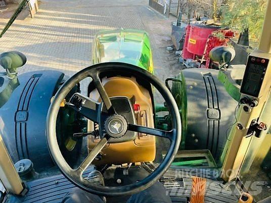 John Deere 8130 トラクター