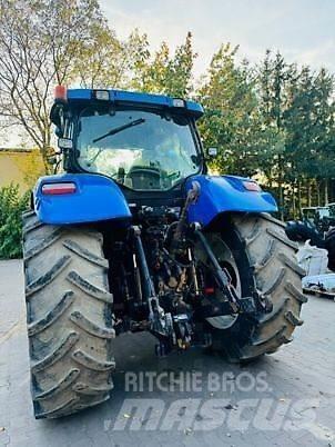 New Holland T7030 トラクター