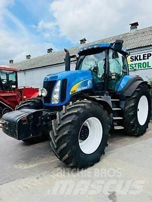 New Holland T8020 トラクター