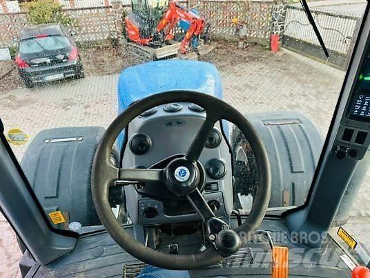 New Holland T8040 トラクター