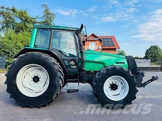 Valtra 8150 トラクター