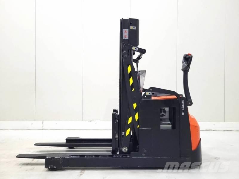 BT SWE120XR リーチスタッカー