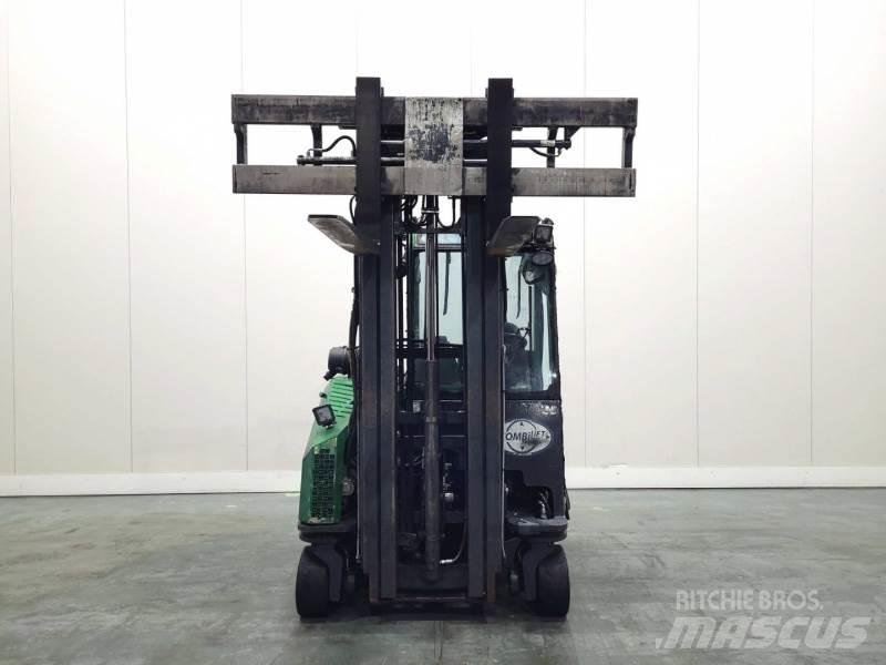 Combilift C3000 CB 全方向リーチ型フォークリフト