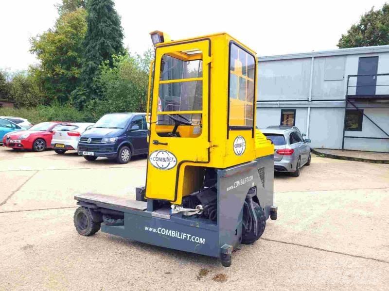 Combilift C3000 GAS 全方向リーチ型フォークリフト
