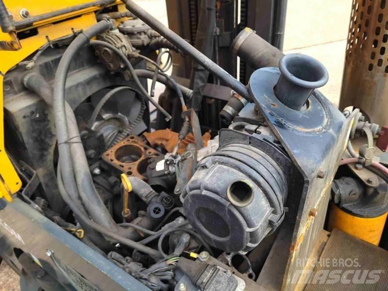 Combilift C3000 GAS 全方向リーチ型フォークリフト