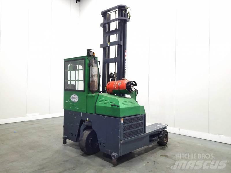 Combilift C4000 全方向リーチ型フォークリフト