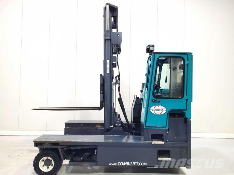 Combilift C6000 全方向リーチ型フォークリフト