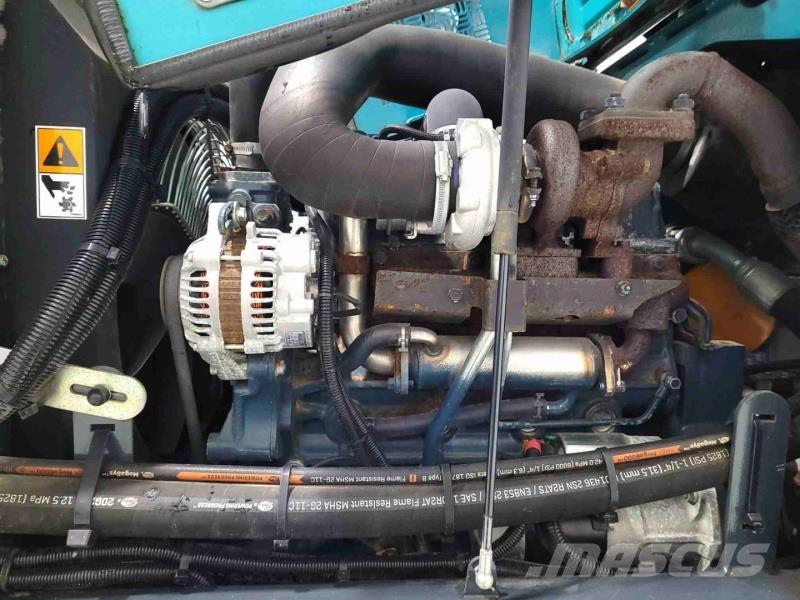 Combilift C6000 全方向リーチ型フォークリフト