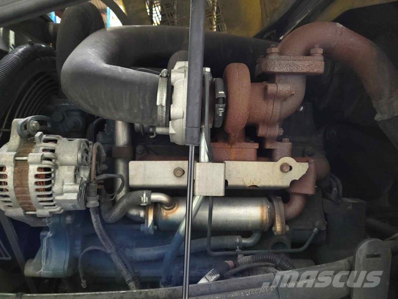 Combilift C7000 全方向リーチ型フォークリフト