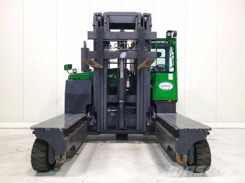 Combilift C8000 GAS 全方向リーチ型フォークリフト