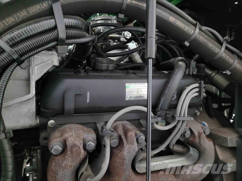 Combilift C8000 GAS 全方向リーチ型フォークリフト