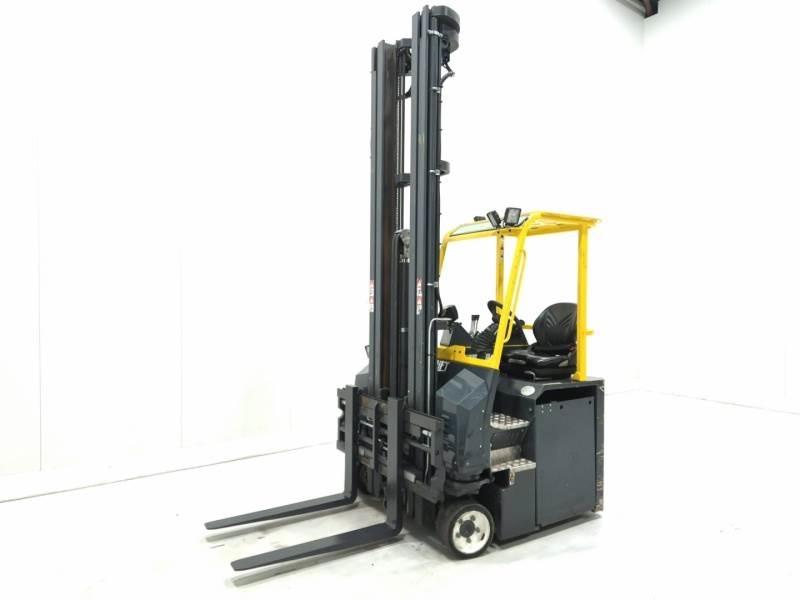 Combilift CBE2500 全方向リーチ型フォークリフト