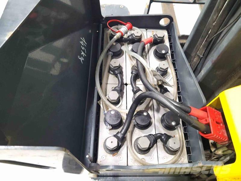 Combilift COMBI-WR4 全方向リーチ型フォークリフト