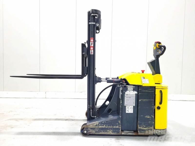 Combilift CS1500 自走式スタッカー