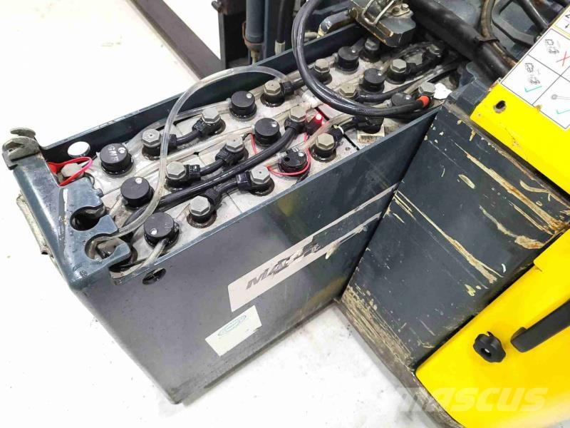 Combilift CS1500 自走式スタッカー